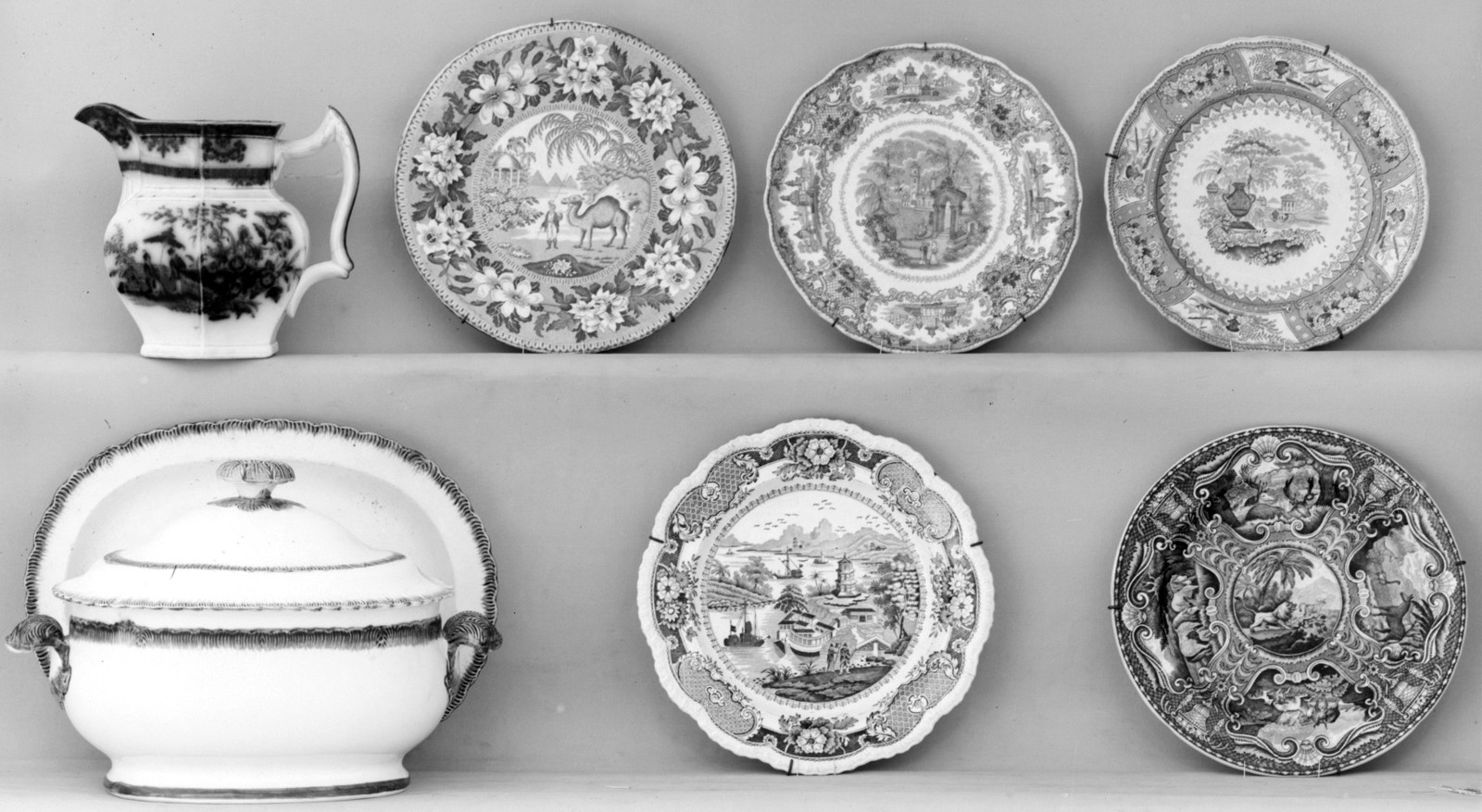 The Metropolitan Museum of Art 陶器の集合写真:ダヴェンポートのジャグは左上 98.1.39