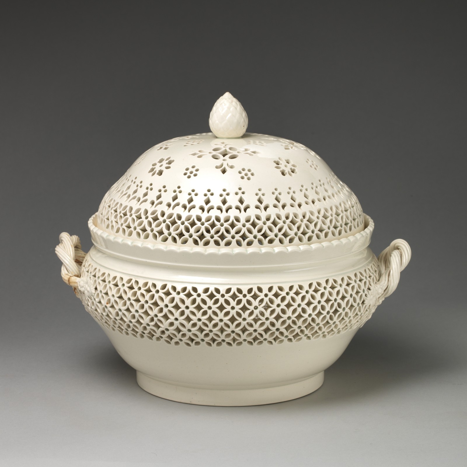 The Metropolitan Museum of Art 蓋付の栗籠 1971.180.179a, b