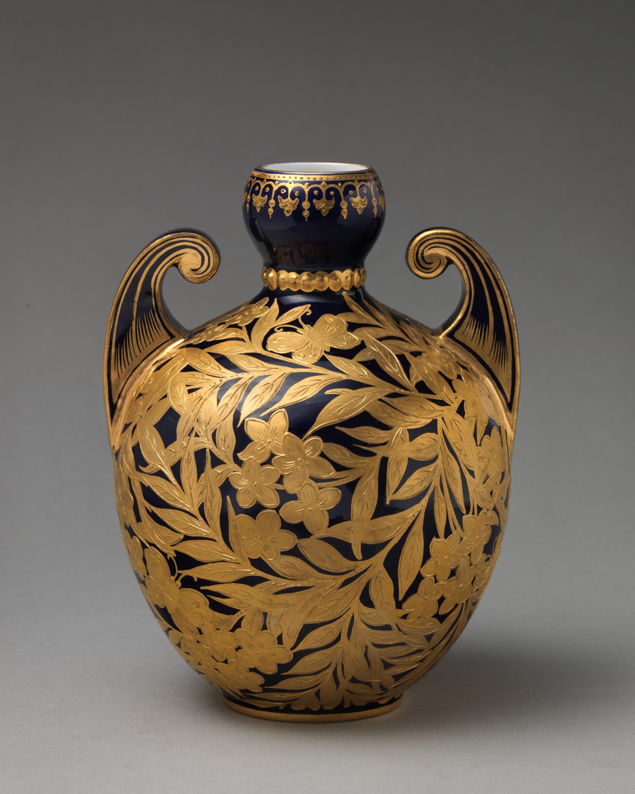 The Metropolitan Museum of Art 把手付き花瓶 2018.62.131