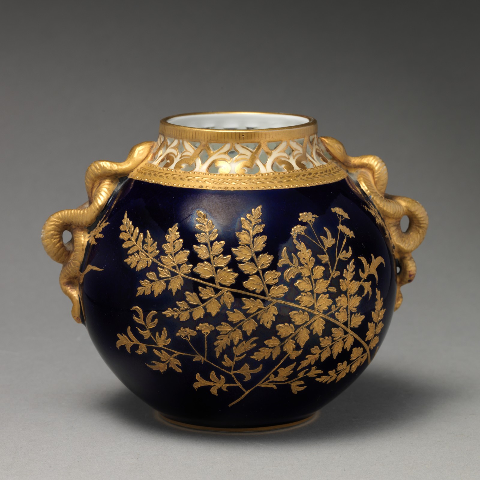 The Metropolitan Museum of Art 金彩のシダを描いた球形花瓶 2018.62.117