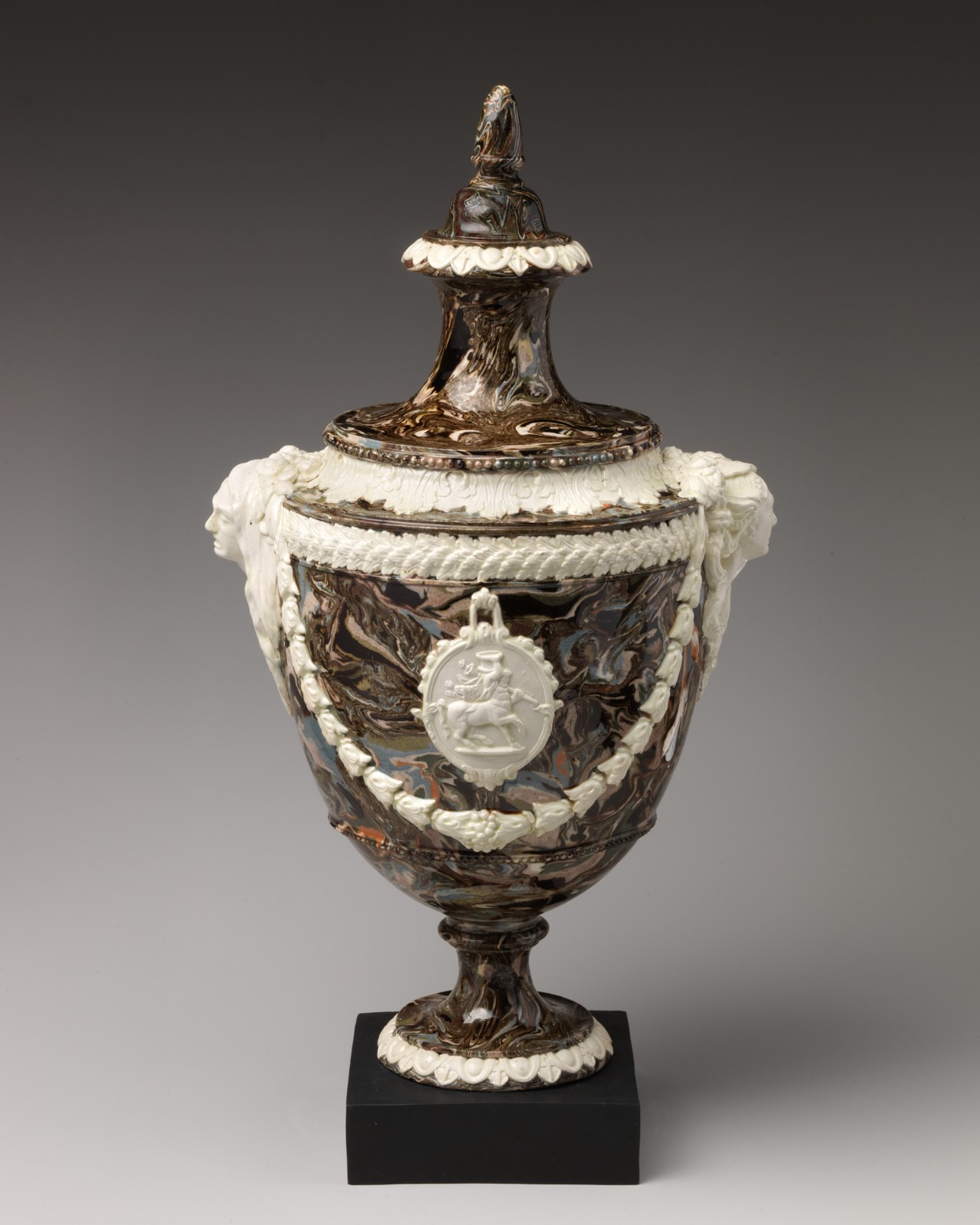 The Metropolitan Museum of Art 瑪瑙模様の装飾花瓶 2018.210.2a, b